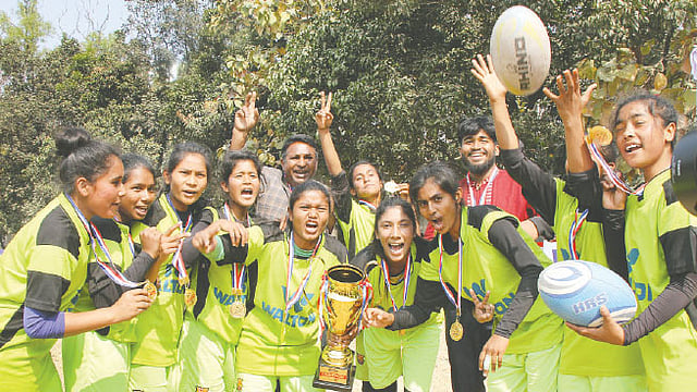 চ্যাম্পিয়নস ট্রফি হাতে ঠাকুরগাঁওয়ের মেয়েরা
