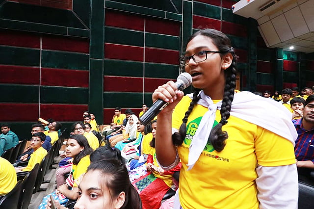 জাতীয় ফিজিকস অলিম্পিয়াডে চলছে প্রশ্ন-উত্তর পর্ব। সিলেট, ১৬ মার্চ। ছবি: আনিস মাহমুদ