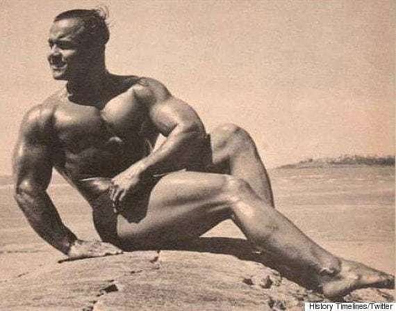 কম উচ্চতাকে শরীরের পেশি দিয়ে জয় করেছিলেন মনোহর। ছবি: টুইটার