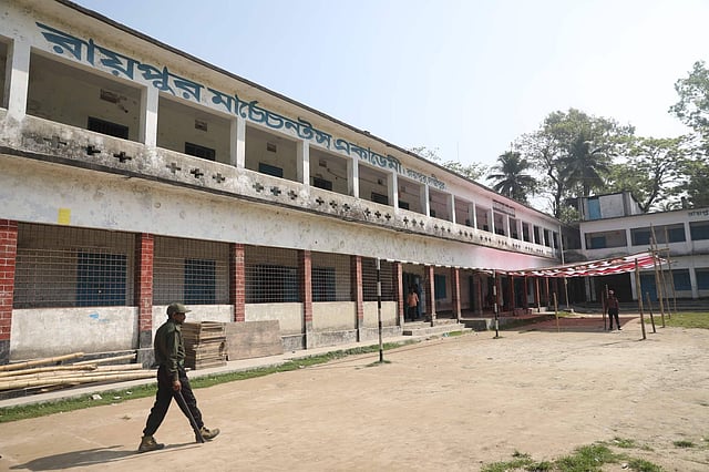 লক্ষ্মীপুরের রায়পুর উপজেলায় উপজেলা নির্বাচনে কেন্দ্রের চিত্র। রায়পুর মার্চেন্টস একাডেমী, রায়পুর, লক্ষ্মীপুর। ছবি: সাইফুল ইসলাম