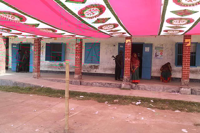 লক্ষ্মীপুরের রায়পুর উপজেলায় উপজেলা নির্বাচনে কেন্দ্রের চিত্র। রায়পুর মার্চেন্টস একাডেমী, রায়পুর, লক্ষ্মীপুর। ছবি: সাইফুল ইসলাম