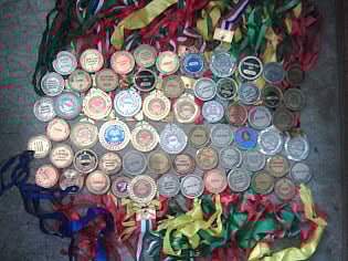 ঘরভর্তি তাসিনের মেডেল। ছবি: তাসিনের পরিবারের সৌজন্যে