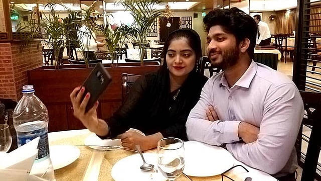 ১৮ ফেব্রুয়ারি ঢাকার একটি রেস্তোরাঁয় সালমার সঙ্গে সানাউল্লাহ নূরে সাগর