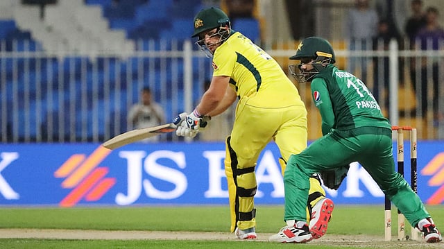 আজ তৃতীয় ওয়ান্ডেতে মুখোমুখি হবে অস্ট্রেলিয়া ও পাকিস্তান। ছবি: এএফপি