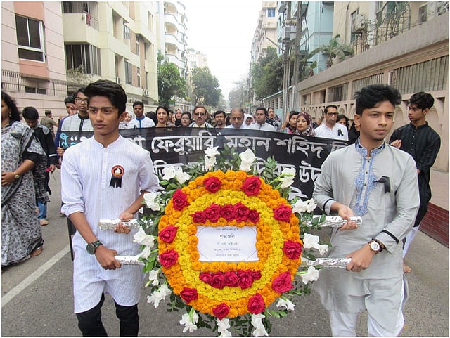 গত বছর ২১ ফেব্রুয়ারিতে আন্তর্জাতিক মাতৃভাষা দিবস পালনে অন্যদের সঙ্গে তাসিন (বাঁয়ে)। ছবি: তাসিনের পরিবারের সৌজন্যে