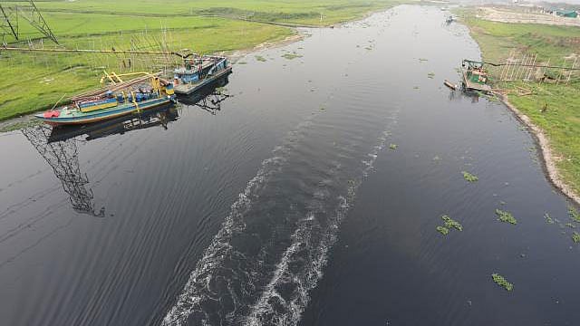 তুরাগের আশুলিয়া অংশের চিত্র। বাড়ছে দূষণের মাত্রা। বিরুলিয়া, আশুলিয়া, ঢাকা। ছবি: দীপু মালাকার