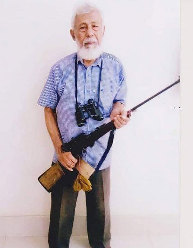 নিজের লাইসেন্স করা পয়েন্ট টু টু বোর রাইফেলটি দিয়ে মুক্তিযোদ্ধাদের প্রাথমিক প্রশিক্ষণ দিয়েছিলেন। ছবি: প্রথম আলো