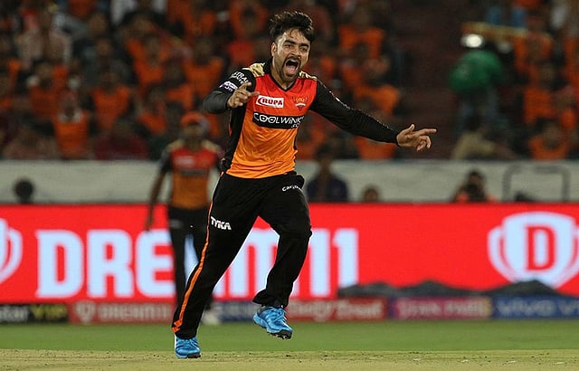 নিজের অস্ত্র বাড়াচ্ছেন রশিদ। ছবি: টুইটার