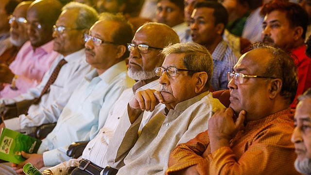 এই আয়োজনে যোগ দেন জাতীয় অধ্যাপক ড. আনিসুজ্জামান