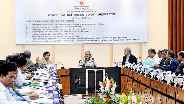প্রধানমন্ত্রী শেখ হাসিনার সভাপতিত্বে অনুষ্ঠিত হয়েছে একনেকের বৈঠক। এনইসি সম্মেলনকক্ষ, শেরেবাংলা নগর, ঢাকা, ৯ এপ্রিল। ছবি: পিআইডি