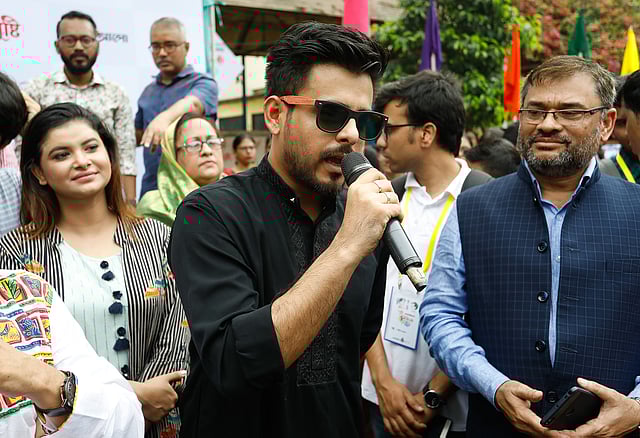 বক্তব্য দেন অভিনেতা সিয়াম। শোনালেন বিতার্কিক হিসেবে তাঁর স্কুলজীবনের অভিজ্ঞতাও