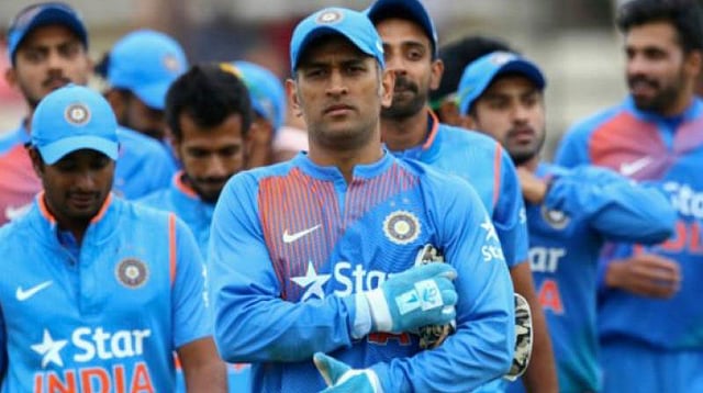 বয়স আর ম্যাচ সংখ্যায় বিশ্বকাপে সবচেয়ে অভিজ্ঞ ক্রিকেটারদের একজন ধোনি।