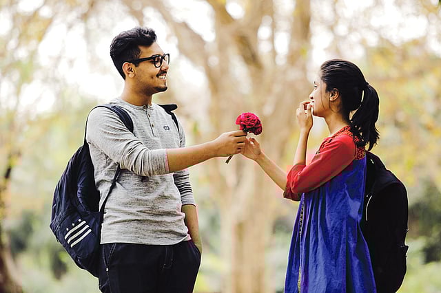 কারও সঙ্গে সন্তানের সম্পর্কটা আসলে কী, কোন পর্যায়ের—বাবা–মাকে তা আগে বুঝতে হবে। ছবিটা প্রতীকী