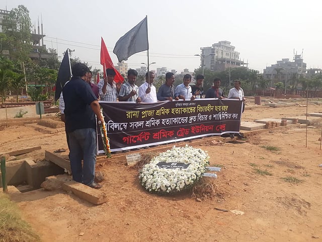 সাভারের রানা প্লাজায় নিহত শ্রমিকদের শ্রদ্ধা জানাতে জুরাইন কবরস্থানে আসেন বিভিন্ন শ্রমিক সংগঠনের নেতারা। ২৪ এপ্রিল, ২০১৯। ছবি: আসাদুজ্জামান