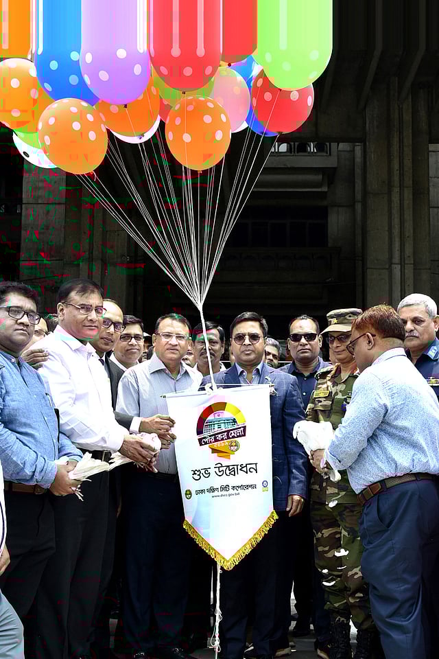 ডিএসসিসিতে প্রথমবারের মতো শুরু হলো পৌরকর মেলা। মেলার উদ্বোধন করেন ডিএসসিসির মেয়র মোহাম্মদ সাঈদ খোকন। ঢাকা, ২৪ এপ্রিল। ছবি: মুসা আহমেদ