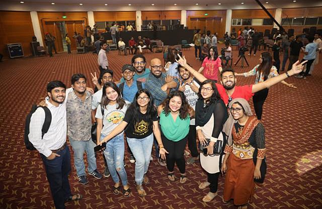 নতুন কিছু করে চমকে দিতে চায় আরমিন মুসার ‘ঘাস ফড়িং কয়্যার’ ও শান্তর ‘বিটবক্স বাংলাদেশ’। তা নিয়েই চলে শেষ মুহূর্তের মহড়া। ঢাকা, ২৫ এপ্রিল। ছবি: প্রথম আলো