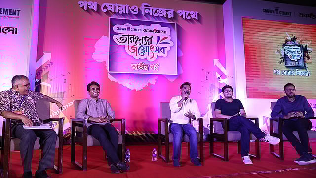 তারুণ্যের জয়োৎসব অনুষ্ঠানে মুনির হাসান, মেহেদী হক, রেদওয়ান রনি, নুহাশ হুমায়ূন ও প্রীত রেজা