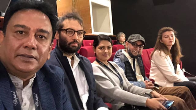 মস্কো উৎসবে ‘শনিবার বিকেল’ ছবির প্রদর্শনীতে দর্শকের আসনে শিল্পী ও কলাকুশলীরা