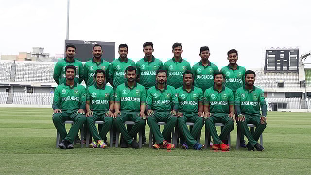 বাংলাদেশ দলের ফটোসেশনে সবাই আছেন, শুধু সাকিব নেই! ছবি: শামসুল হক