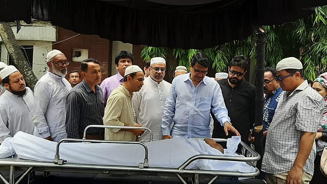 কৌতুক অভিনেতা আনিসের মৃত্যুর খবর শুনে এফডিসিতে ছুটে আসেন অনেকেই