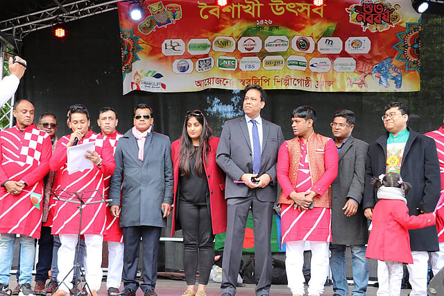 প্যারিসে স্বরলিপির বৈশাখ উৎসবের একটি দৃশ্য