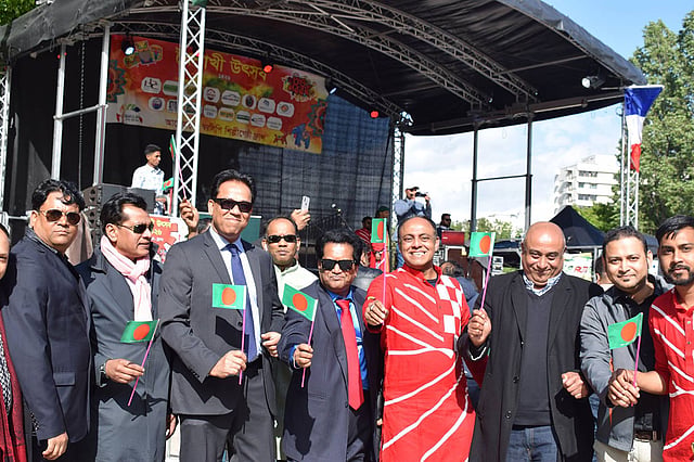 প্যারিসে স্বরলিপির বৈশাখ উৎসবের একটি দৃশ্য