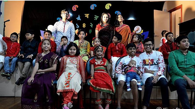 অনুষ্ঠানে উপস্থিত বিভিন্ন বয়সী শিশুরা