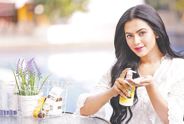 লোশন ব্যবহার করতে হবে প্রতিদিন। মডেল: নুসরাত ফারিয়া, ছবি: নকশা