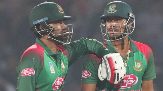 দুর্দান্ত শুরু এনে দিয়েছেন তামিম-সৌম্য। প্রথম আলো ফাইল ছবি