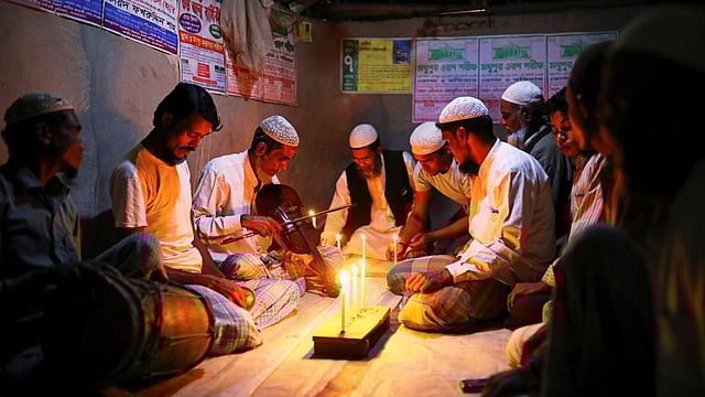 বিয়ের অনুষ্ঠান চলছে কুতুপালং রোহিঙ্গা শিবিরে। ছবি: রয়টার্স