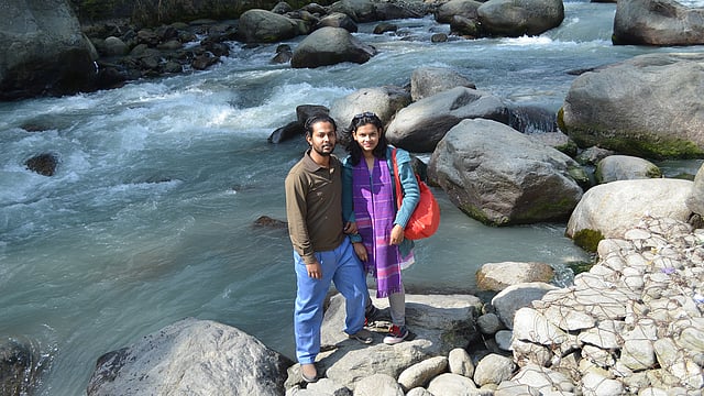 বিপাশা নদীর তীরে লেখক।