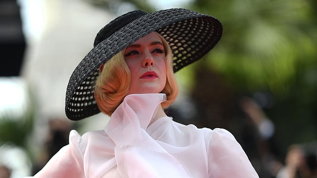 ‘ওয়ানস আপন অ্যা টাইম ইন...হলিউড’ ছবির উদ্বোধনী প্রদর্শনীতে এল ফ্যানিং। ছবি: এএফপি