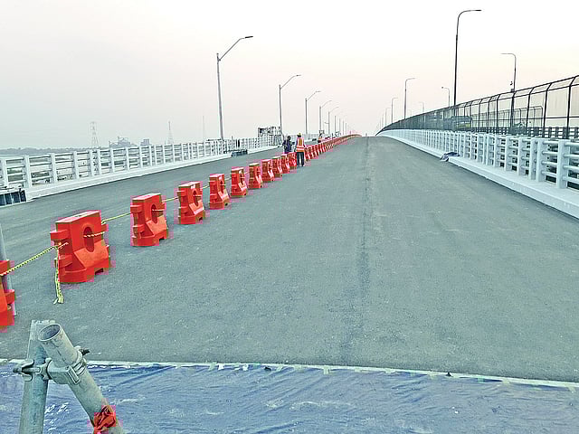 ঢাকা-চট্টগ্রাম মহাসড়কে কুমিল্লার দাউদকান্দি উপজেলার গোমতী সেতুর ওপর নির্মিত চার লেনের গোমতী দ্বিতীয় সেতুটি আগামী ২৫ মে গণভবন থেকে ভিডিও কনফারেন্সের মাধ্যমে উদ্বোধন করবেন প্রধানমন্ত্রী শেখ হাসিনা। ছবি: আবদুর রহমান ঢালী