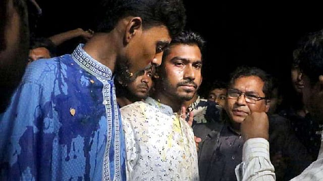 গত এপ্রিলে এসএম হলে লাঞ্ছিত হন ডাকসুর ভিপি নুরুল হকসহ কয়েকজন। ছবি: সংগৃহীত