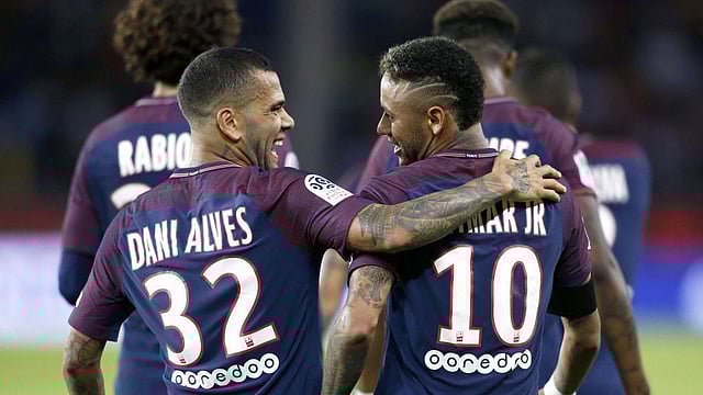 নেইমার-আলভেসের বন্ধুত্ব এতটাই গাঢ়। ছবি : টুইটার