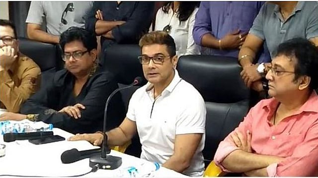 আর্টিস্ট ফোরামের বৈঠকের পর সংবাদ সম্মেলনে প্রসেনজিৎ চট্টোপাধ্যায়