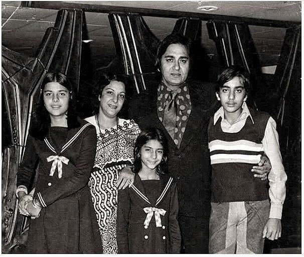 বাবা-মা আর বোনদের সঙ্গে সঞ্জয় দত্তের ছোটবেলার ছবি