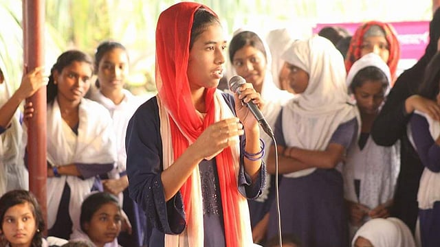 মাসিক নিয়ে ট্যাবু ভেঙে কথা বলছে বিদ্যালয়ের এক শিক্ষার্থী