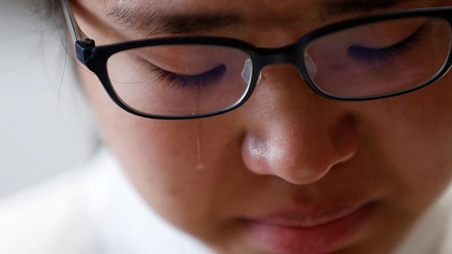 পৃথিবীর সবচেয়ে নিরাপদ আশ্রয় নিজের বাবা-মাকে ছেড়ে হোমে দিন কাটাতে কাটাতে মানসিক সমস্যায় ভুগছে জাপানি শিশুরা। ছবি: রয়টার্স