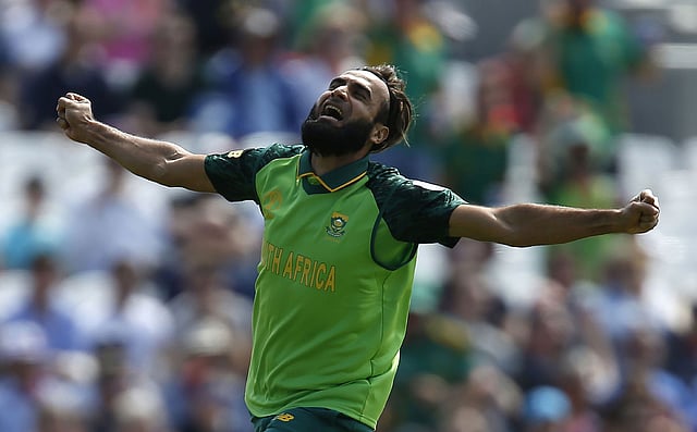 বিশ্বকাপের দ্বিতীয় বলেই উইকেট! ছবি: এএফপি