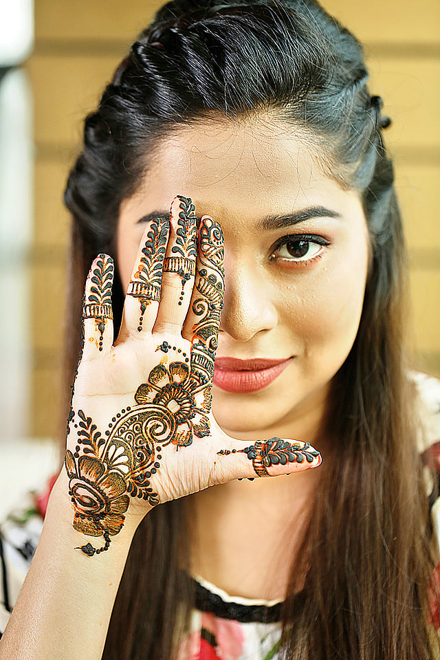 মেহেদি নকশা। ছবি: সুমন ইউসুফ। মডেল: আনান