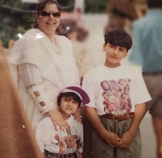 অর্জুন কাপুর আর অংশুলা কাপুরের পরনে একই টি-শার্ট