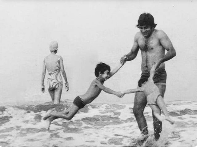 অক্ষয় খান্না ও রাহুল খান্নাকে নিয়ে বাবা বিনোদ খান্না