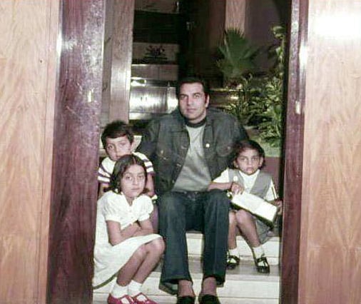 ধর্মেন্দ্রর ছবিটা পুরোনো দিনের কথা মনে করিয়ে দিতে যথেষ্ট