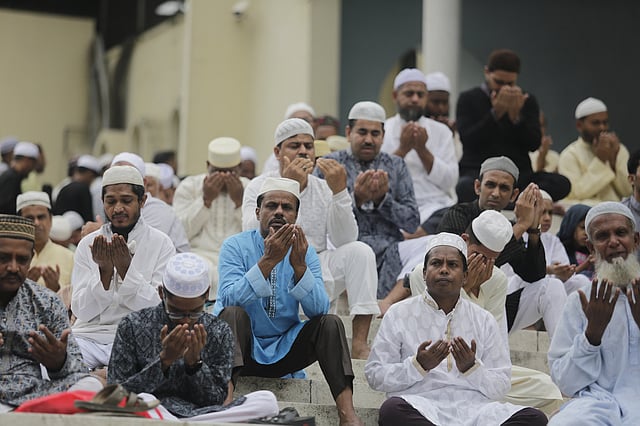বায়তুল মোকাররমে নামাজ শেষে মোনাজাত।