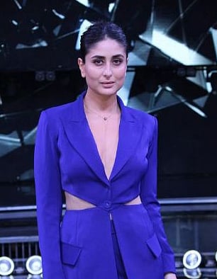 ‘ডান্স ইন্ডিয়া ডান্স’ প্রতিযোগিতার সেটে কারিনা কাপুর খান। ছবি: আইএএনএস