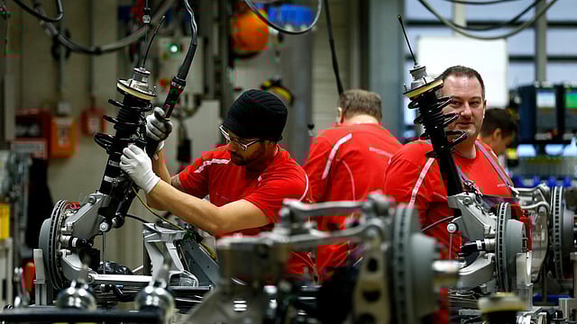 কতটা সুফল আসবে ‘দক্ষ শ্রমিক অভিবাসন আইনে’? ছবি: রয়টার্স