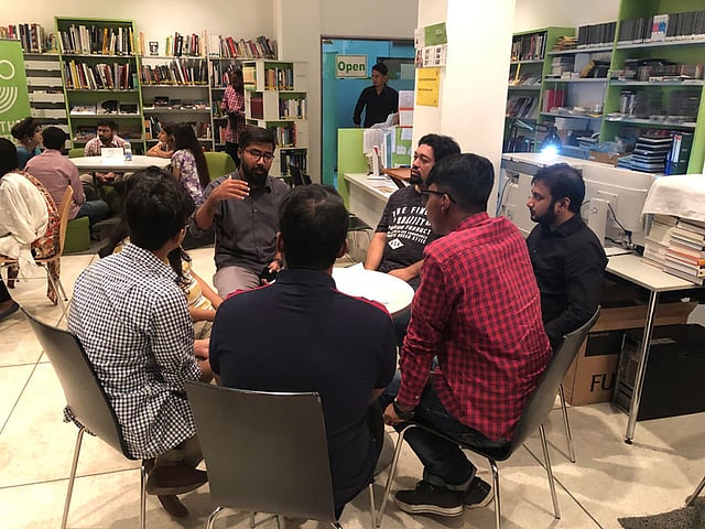 গ্যেটে ইনস্টিটিউটে হিউম্যান লাইব্রেরির ষষ্ঠ আসরে ‘বই’ ও ‘পাঠকেরা’। ধানমন্ডি, ১৫ জুন। ছবি: সংগৃহীত