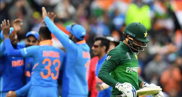 বিশ্বকাপে আরও একবার ভারতের কাছে পর্যুদস্ত হয়েছে পাকিস্তান। ছবি: এএফপি