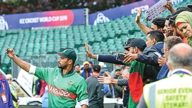 জয়ের পরে সেলফি মুডে মাশরাফি